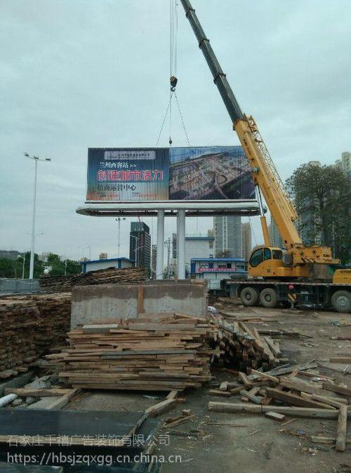 重庆高炮广告牌制作厂家全指南 选对广告牌，让品牌高空亮相